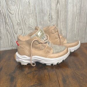 SOREL Kinetic Breakthru Caribou Waterproof Boot US 8 Nova Sand/Stone Green